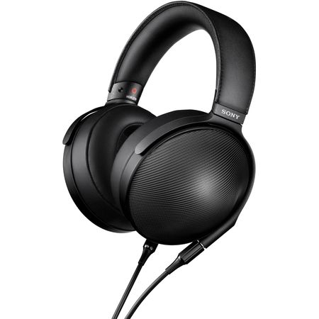 Auriculares Sony MDR-Z1R cerrados sobre la oreja