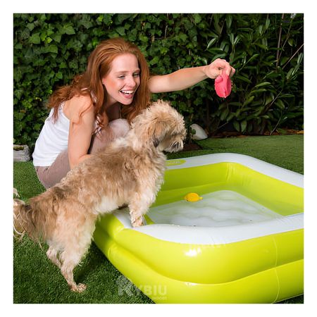 Divertida Piscina con suelo Acolchado Verde