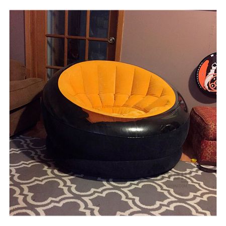 Hermoso Sofa Hinchable de Color Amarillo