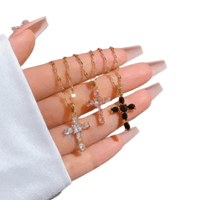 Collar de Cruz para Mujer Bañado en Oro con Circones Negros