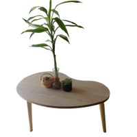 Mesa de centro estilo riñon con patas pino