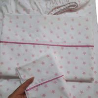 Sabanas de cuna 3 piezas diseño estrellitas rosadas incluye amohadita BABYTU