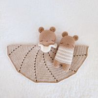Pack Manta de Apego y Juguete Sonaja Oso Antialérgico Tejidos Libre BPA BE CRAFTY Bebé 0 a 6M
