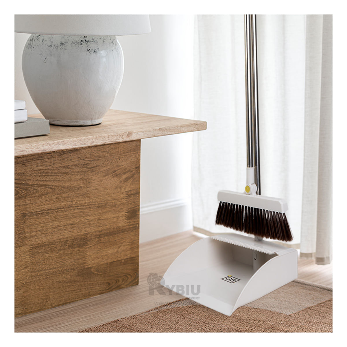 Escoba para Limpiar Compacto de Color Blanco Y+Agendita