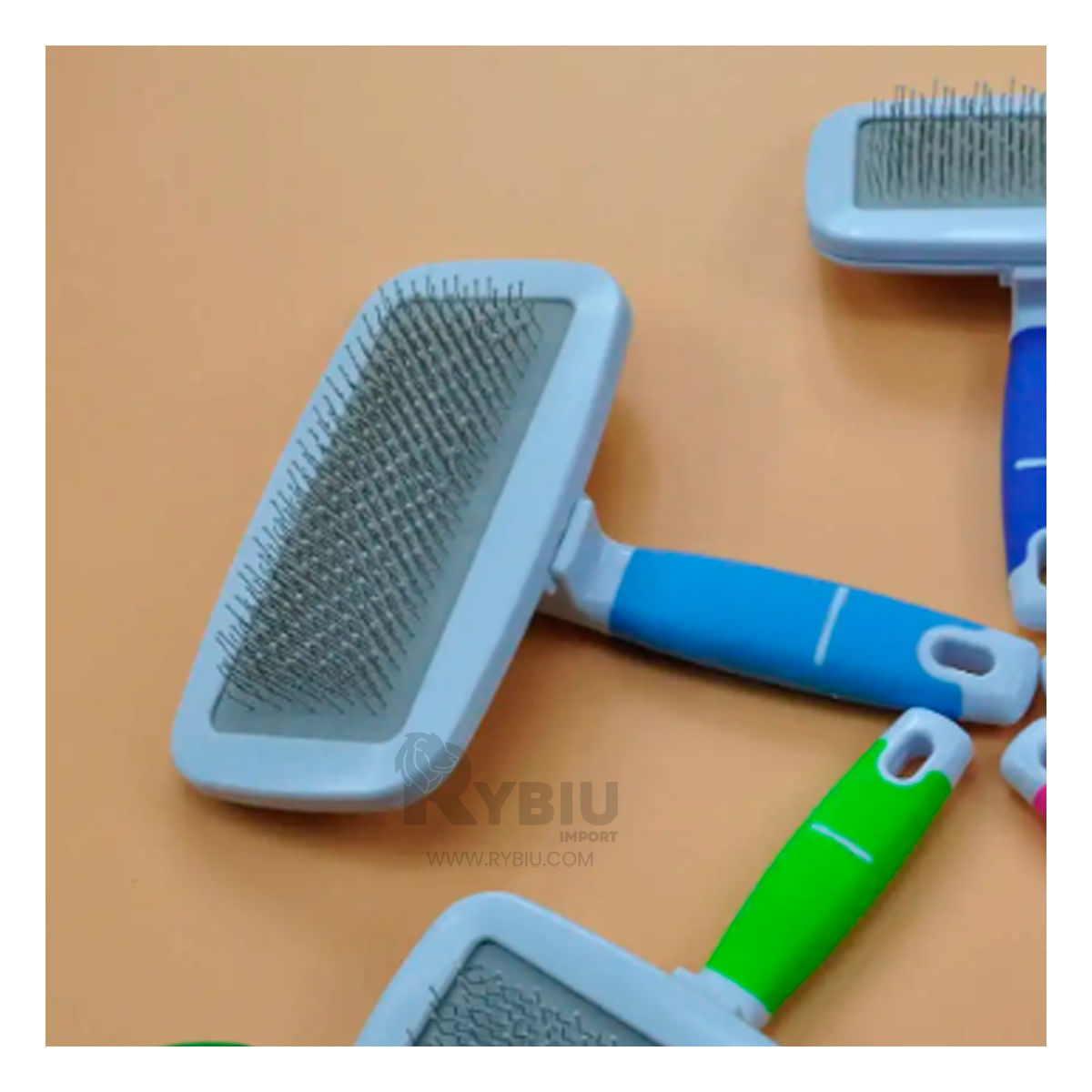 Kit para Mascotas Incluye un Mini Peine de Plástico Celeste