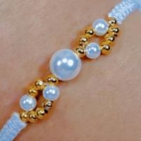 Pulsera de Perla Japonesa con Billas Doradas en Tejido Macrame Marialu Creaciones