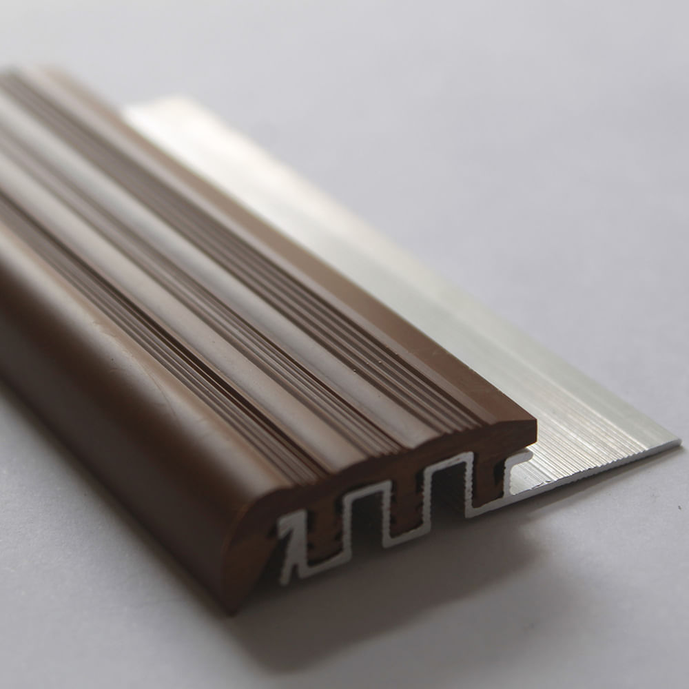 Rodopaso aluminio con antideslizante Tabaco x 2.40m Euroborde