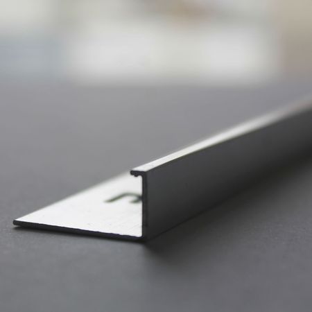 Perfil de Aluminio Euroborde L Brillante 12mm x 40m en Plata