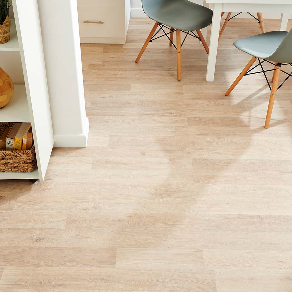 Piso Laminado AC3 7 mm Roble studio Caja:2.47 m2 Eurohome