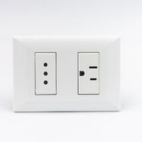 TOMACORRIENTE DOBLE 1 3 EN LINEA Y 1 AMERICANO SINTHESI S22 PLACA BLANCA Y DADOS BLANCOS
