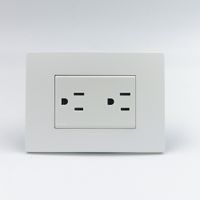 TOMACORRIENTE DUPLEX AMERICANO CON TIERRA SINTHESI S33 PLACA BLANCA MATE Y DADO S22 BLANCO