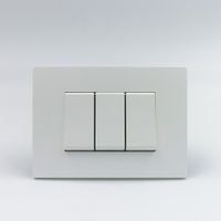 INTERRUPTOR TRIPLE 1 SIMPLE Y 2 CONMUTADOR 3 VIAS SINTHESI S33 PLACA BLANCA MATE Y DADO S22 BLANCO