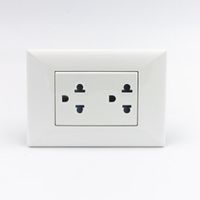 TOMACORRIENTE DUPLEX UNIVERSAL CON TIERRA SINTHESI S22 PLACA BLANCA Y DADOS BLANCOS