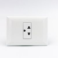 TOMACORRIENTE SIMPLE UNIVERSAL CON TIERRA SINTHESI S22 PLACA BLANCA Y DADO BLANCO
