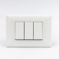 INTERRUPTOR TRIPLE 1 SIMPLE Y 2 CONMUTADOR 3 VIAS SINTHESI S22 PLACA BLANCA Y DADOS BLANCOS