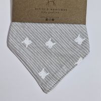 Bandana de algodón con diseño de conejo plomo para bebe RN hasta 6m Aititi´s Kids