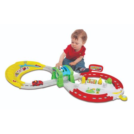 Carro Ferrari Y Pista De Carrera