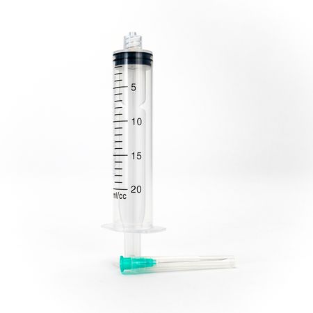 Jeringa Hipodérmica Estéril de 20 ML Aguja 21 G X 1 1.2'' CAJA 50 UND