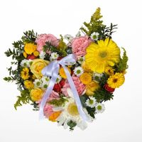 Corazón Primaveral Flores Amarillas - Arreglo floral