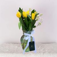 Arreglo Floral en Florero  12 Tulipanes Amarillos -  Flores amarillas