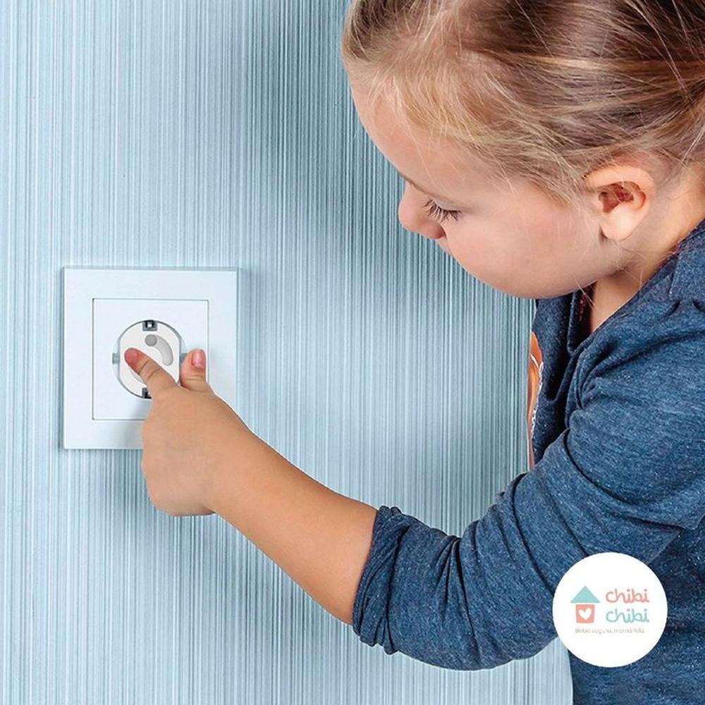 PROTECTOR DE ENCHUFE ADHESIVO