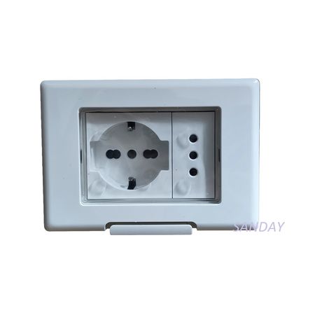 TAPA A PRUEBA DE AGUA CON TOMACORRIENTE DOBLE SCHUKO Y 3 EN LINEA TAPA BLANCA Y DADO BLANCO SANDAY