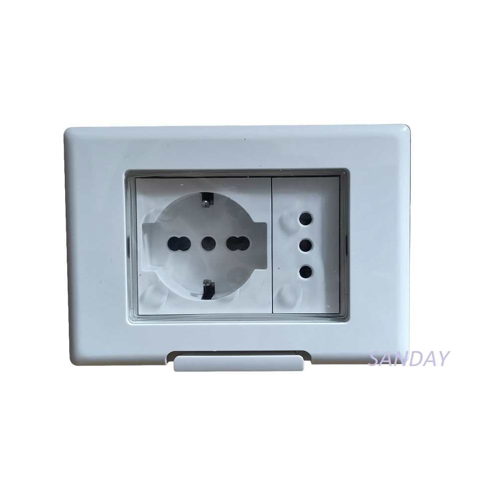 TAPA A PRUEBA DE AGUA CON TOMACORRIENTE DOBLE SCHUKO Y 3 EN LINEA TAPA BLANCA Y DADO BLANCO SANDAY
