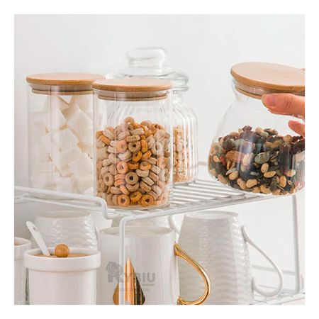 Estante Apilable con Capas de Proteccion en Tono Blanco