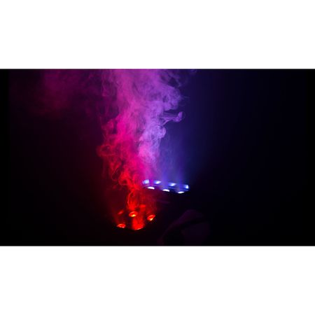 Máquina de Humo con Efecto Pirotécnico Led Rgba+Uv Chauvet Dj Geyser P7