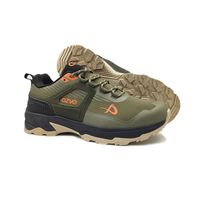 Zapatilla Outdoor Azva Modelo Rurec verde y negro