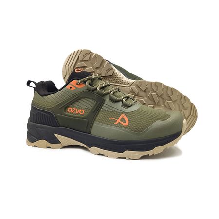 Zapatilla Outdoor Azva Modelo Rurec verde y negro talla 41