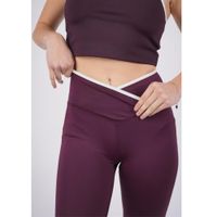 Pantalón Flare Con Pretina Cruzada En Contraste Clásico