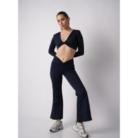 Set Deportivo Femenino con Diseño Entrelazado y Corte Flare