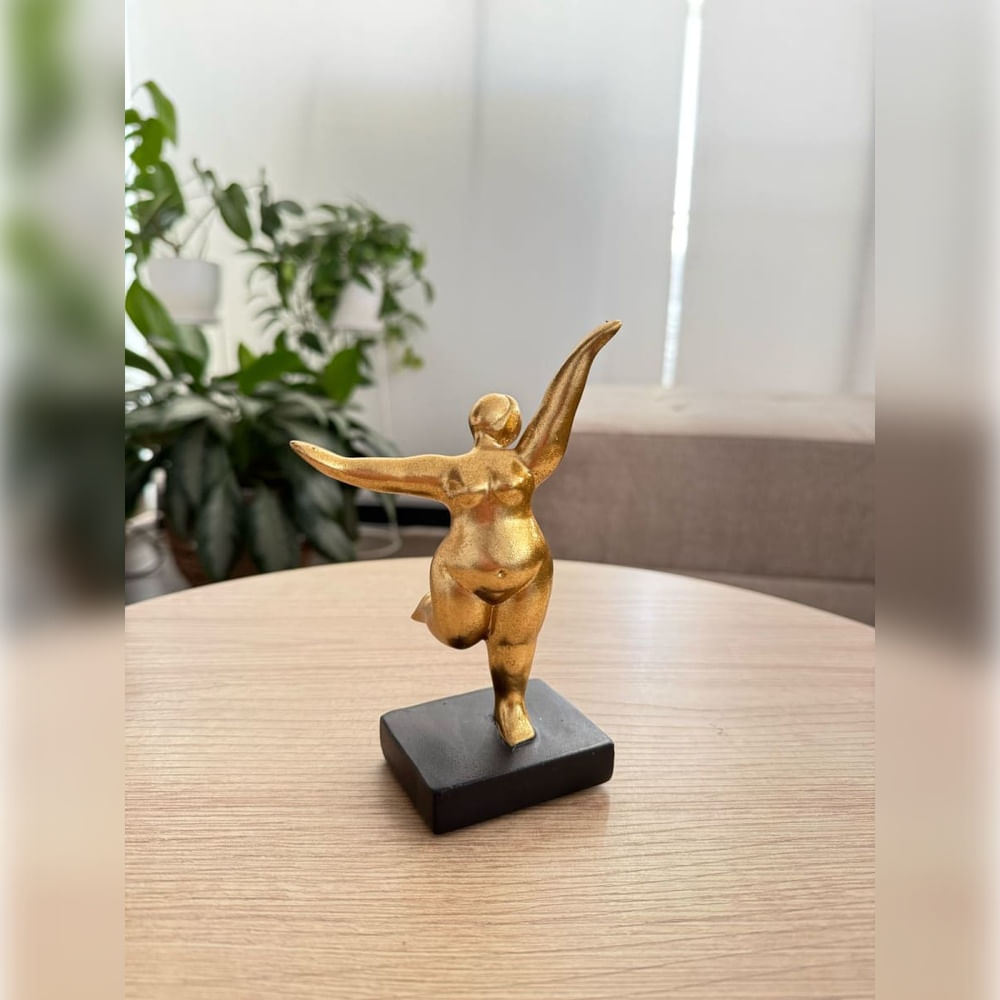 Adorno Dama en Movimiento 9.5x08x16 cm