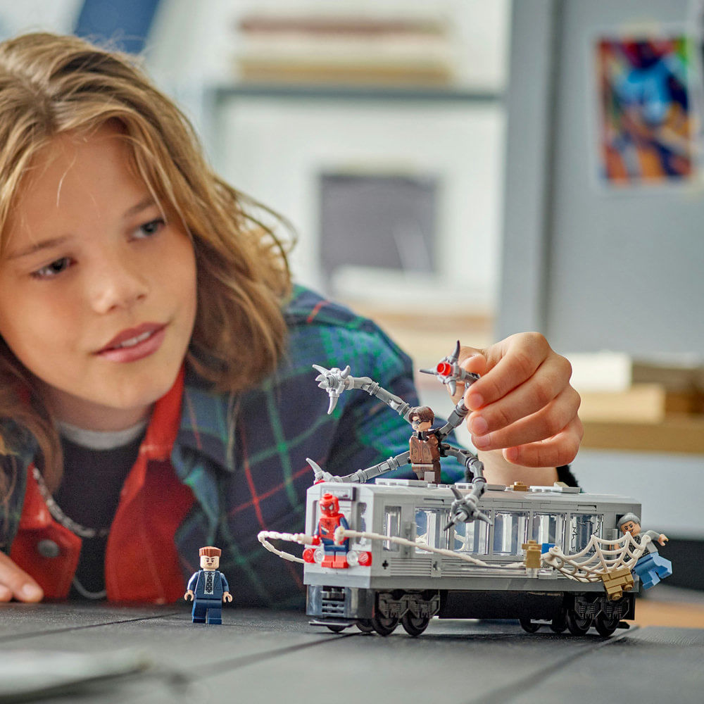 LEGO 76321 Spider-Man vs. Doc Ock Escena del Tren Subterráneo