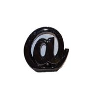 Figura Decorativa Símbolo Arroba en Acabado Negro Brillante