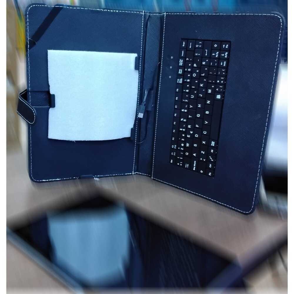 Tablet Novat-15 con pantalla 10.1 4GB 32GB CHIP Memoria expandible con teclado con cable