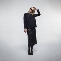 Chompa Mujer Sfera Detalles Delantero Negro