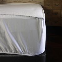 Protector De Colchón Antifluido Felpa Amoldable Confort - Blanco Arlin Queen