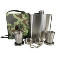 Licorera Petaca de Acero Inoxidable de 18 oz con 2 Vasos Plegables y Funda Camuflada