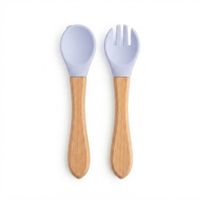 Set de Cucharra y Tenedor De Silicona con Madera Con Estuche Color Lila Bebé