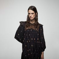 Vestido Corto Mujer Sfera Mini Pechera Bordados Negro