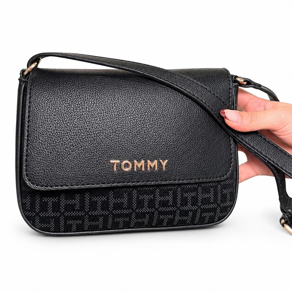 CARTERA CROSSBODY TOMMY HILFIGER MONOGRAFIADO NEGRO