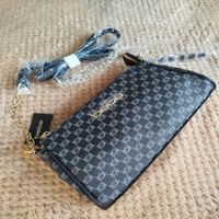 Cartera Crossbody tipo Baguette  con correa ajustable negro