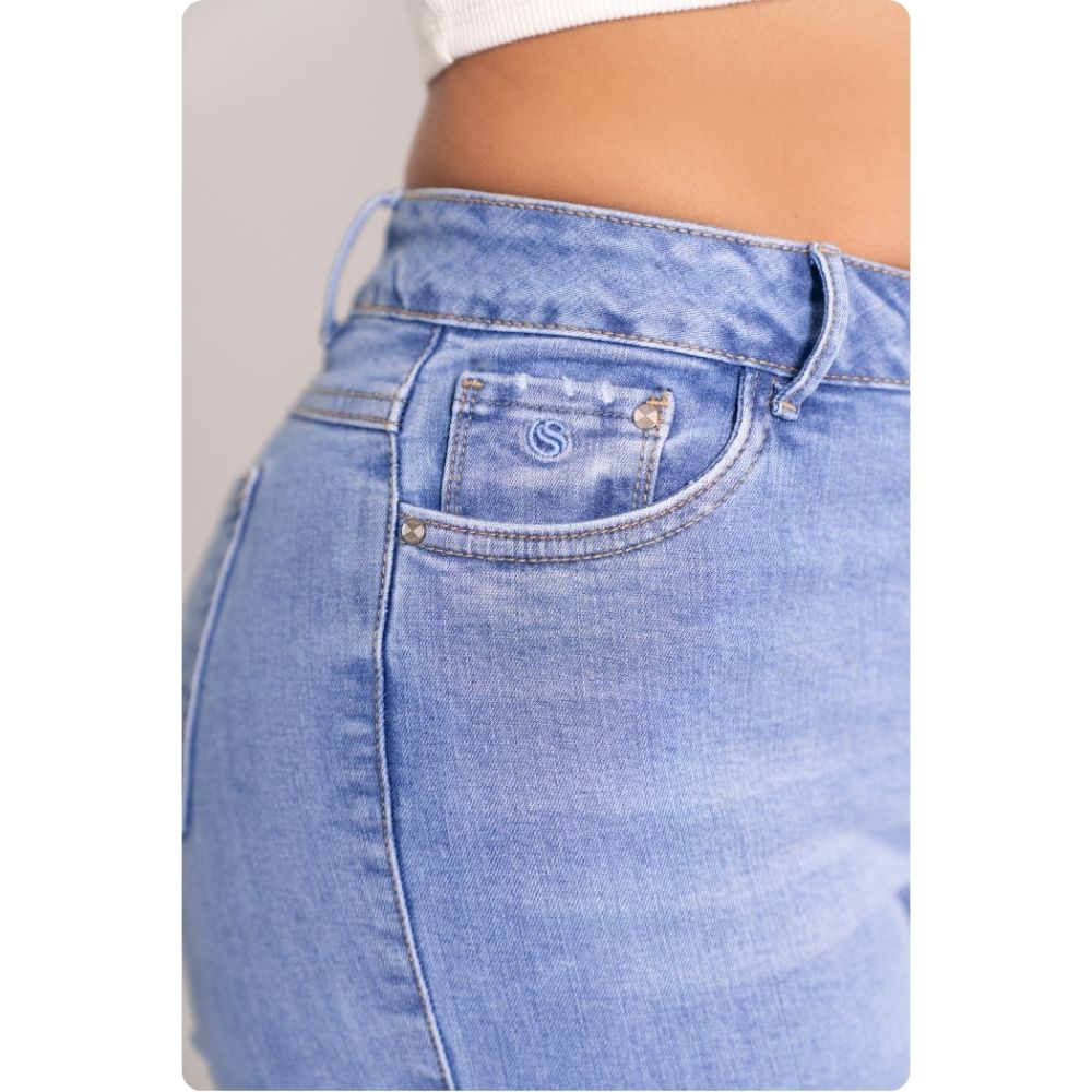PANTALON MUJER FLARE MAKARENA MARCA SASSARI 30 Celeste