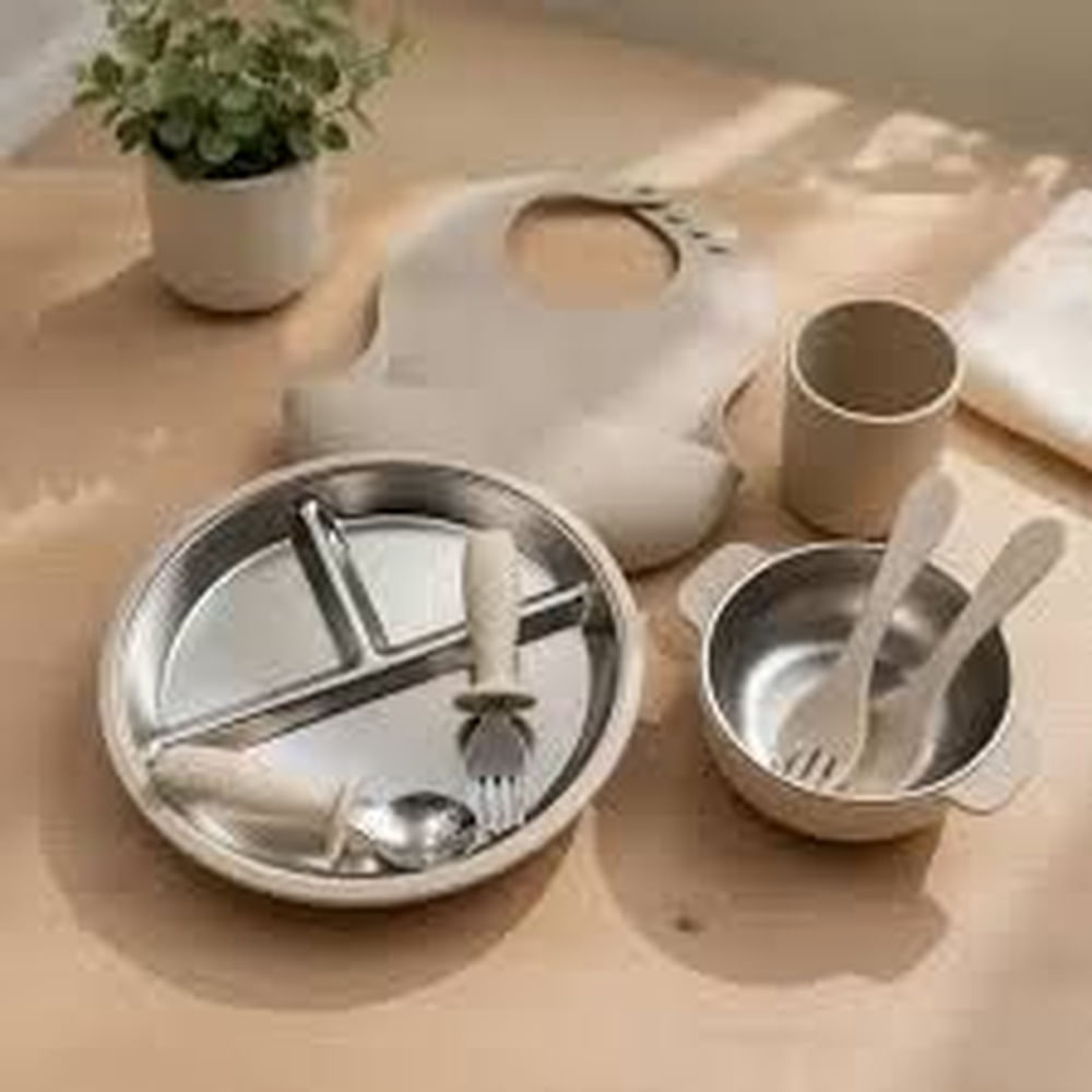 KIT DE ALIMENTACION ACERO CLASICO (8PZ) PARA BEBÉ COLOR BEIGE Beige