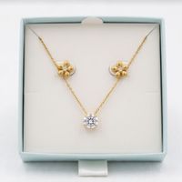 Pack de Collar de Circón y Aretes de Flor
