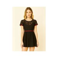 Vestido Mujer Corto Negro de Encaje con Detalles Rojos
