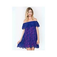 Vestido Corto Off-Shoulder de Encaje Azul Eléctrico con Fustán Fucsia