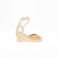 Zapatos Tipo Cuña Mujer Sfera Cerrada Basica Camel